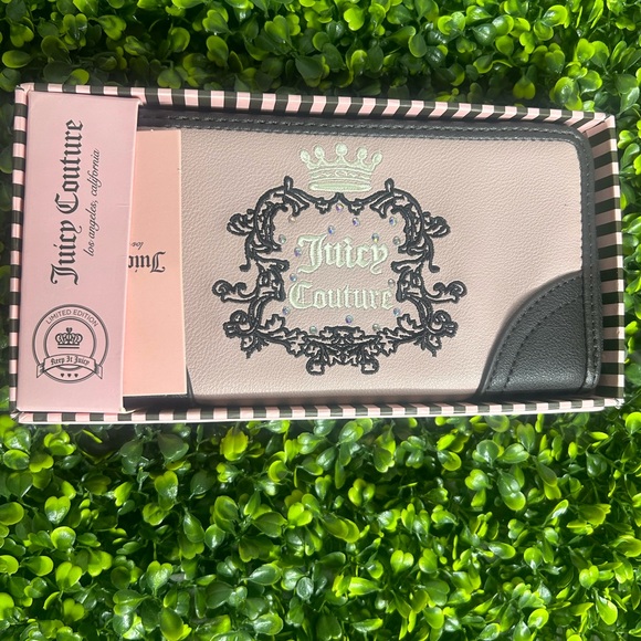 Juicy Couture Duo set with Beanie and Wallet - Picture 3 of 3